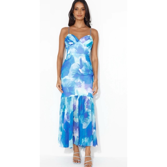 Hello Molly Gorgeous Event Dress - Picture 4 of 9